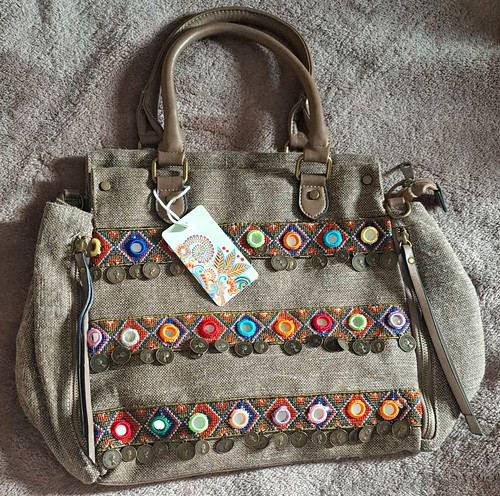Beige canvas embroidered coin - embroidered,