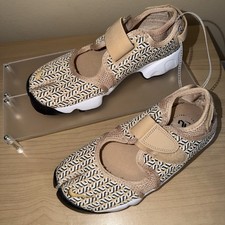 New Women’s 6 Nike Air Rift