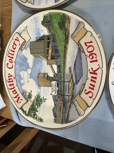 Fine bone china plates - 8,