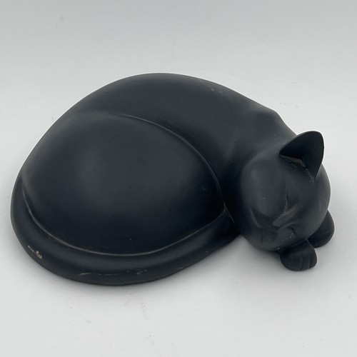 Curled black cat resin - curled,