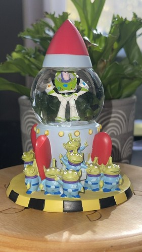 Buzz lightyear toy - lightyear,