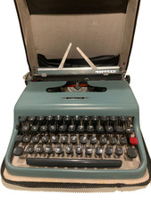 OLIVETTI LETTERA 22 TYPEWRITER