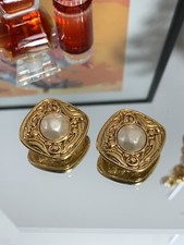 CHANEL vintage clip on earring faux pearls