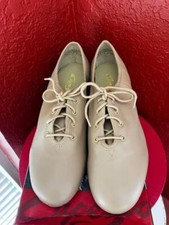 New NIB Capeizo Caramel Tan