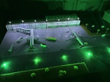 1/400 (x8) Model Airport Taxiway lights (Green) Battery Operated