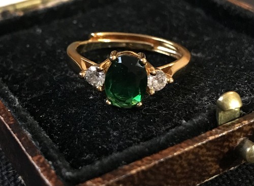 Vintage style jewellery green - vintage,