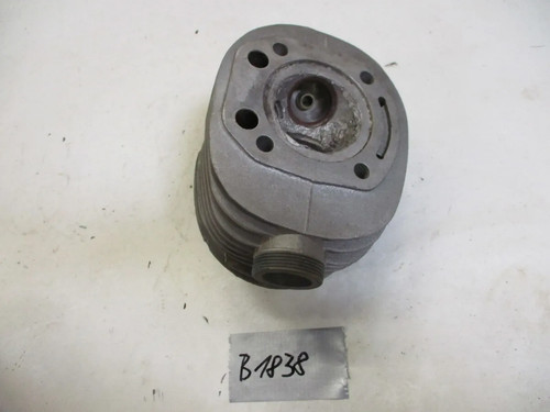 Cylinder head right - cylinder,