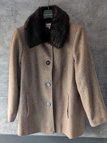 Ladies classic coat with - s,