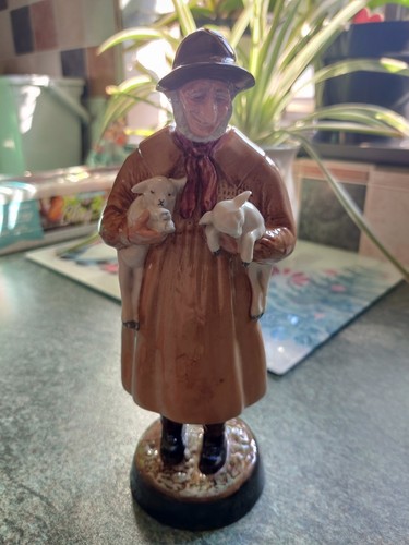 Royal doulton figurine - doulton,