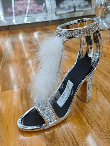 Crushed diamond shoe ornament - crushed,