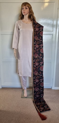 Asian pakistani women - women, bareeze