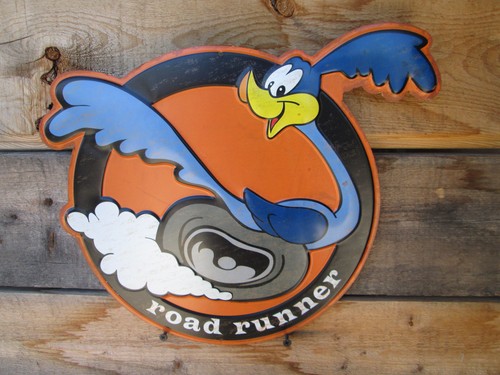 Road runner dust trail - dust, metal