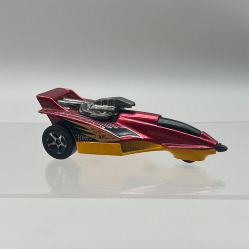 Hot wheels three wheeler - hot,