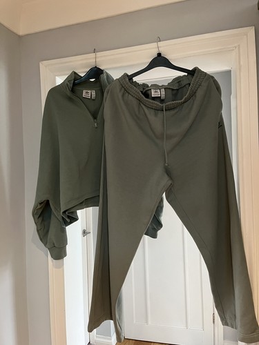 Adidas green zipped cropped - green,