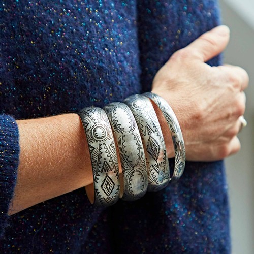Silver coloured engraved - coloured,