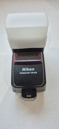 Nikon 600 speedlight - sb-600,