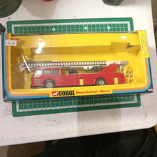 CORGI Toys Simon snorkel dennis