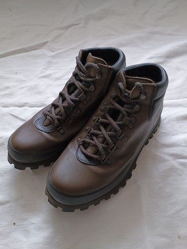 Brasher boots size 5 - brasher,