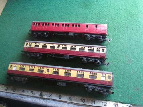 Tri ang passenger coaches - 3, x
