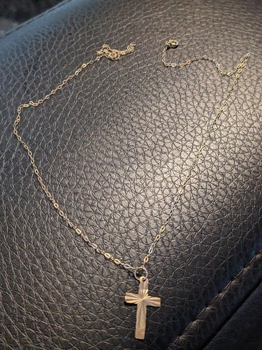 9ct gold fine necklace - +,
