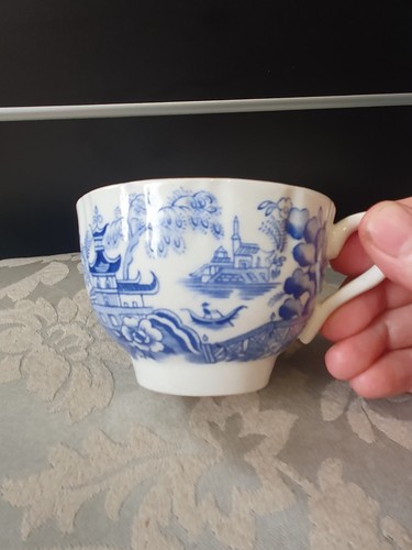 Blue white willow pattern tea