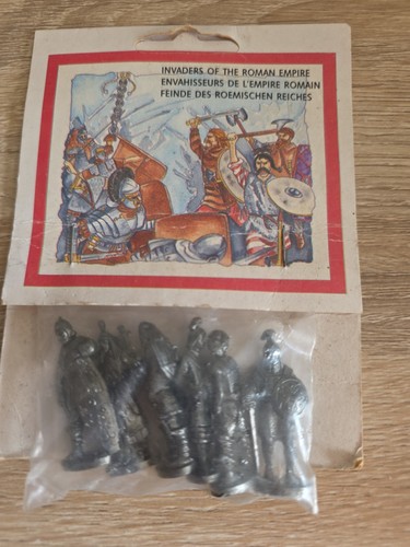 Metal toy soldiers - new, sealed