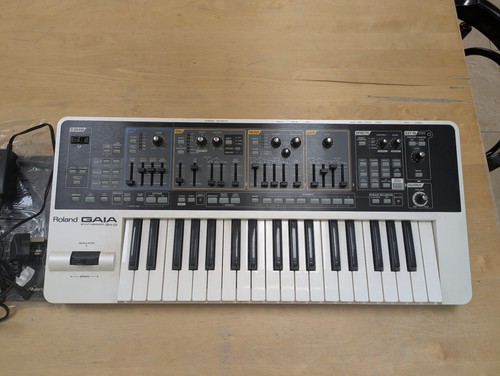 Roland gaia synthesizer - gaia, sh-01