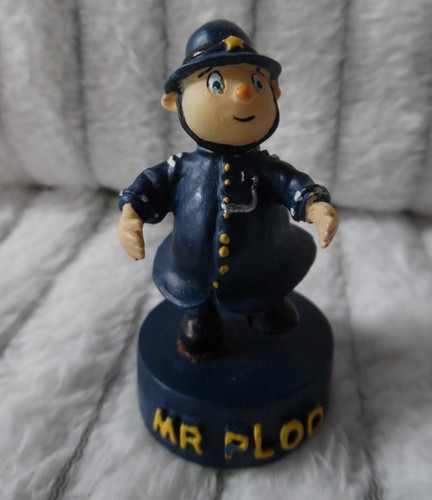 Policeman plod enid blyton - mr.plod,