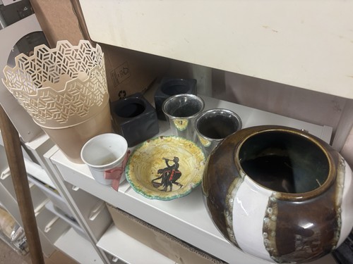 Assorted ceramic pots approx - assorted,
