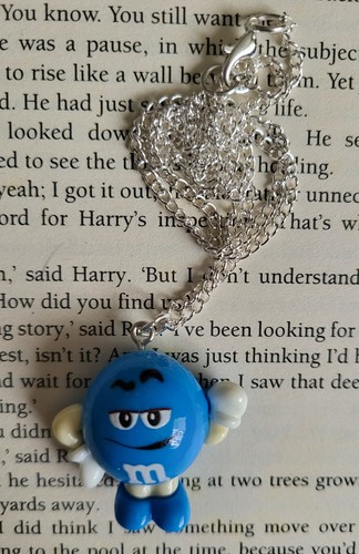 M blue chocolate - m&m,