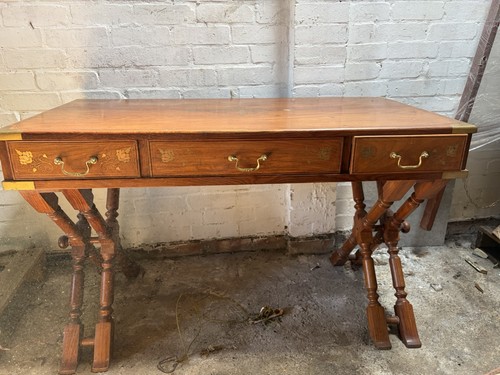 Solid wood vintage campaign