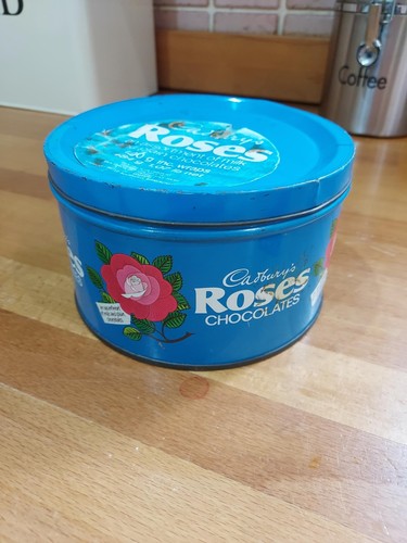 Old roses tin - roses,