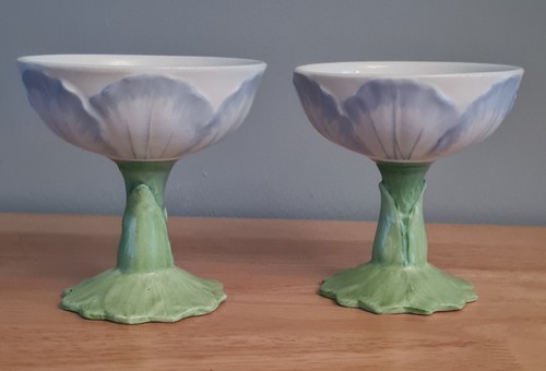 Footed pedestal - footed,