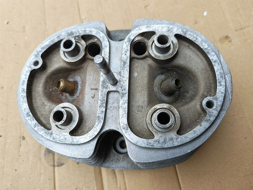 Bmw r60 cylinder head left - bmw,
