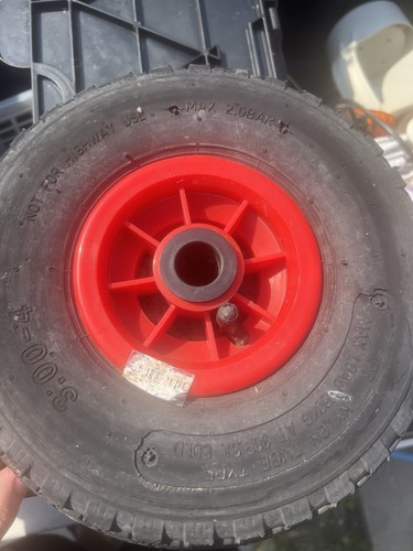 Spare pneumatic jockey wheel - pneumatic,