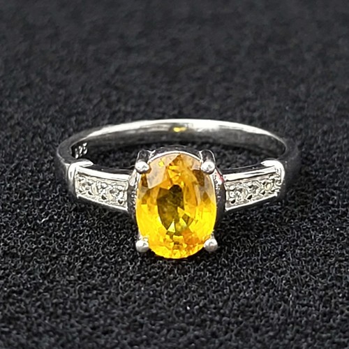 Natural yellow sapphire - yellow,