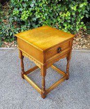 OLD CHARM STYLE OAK SIDE TABLE