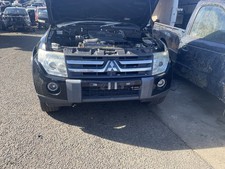 Mitsubishi shogun pajero front