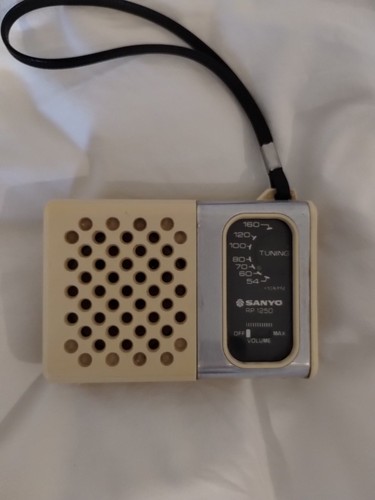 Sanyo pocket radio - sanyo,