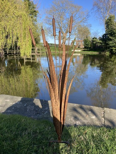 Metal garden bulrush plant - metal,