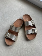 Clarks – Signature