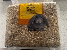 Barley Straw.Natural bedding for Rabbits.Medium. 1.5 Kg.Bnipackaging.B Chty ??