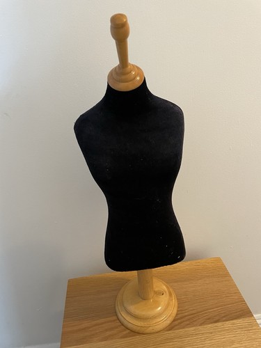 Black velvet small mannequin - black,
