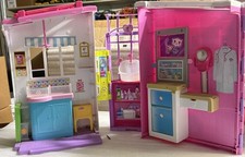 Barbie Folding Pet Care Center