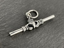 Sterling Silver Vintage Claddagh T-Bar Pendant