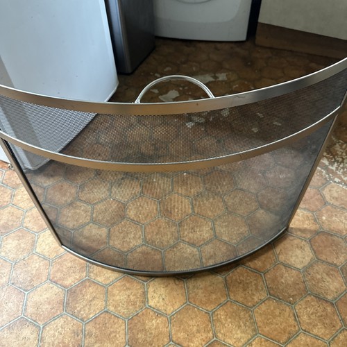 Win curved fireguard - win,