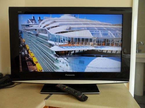 Panasonic flat screen - 32",