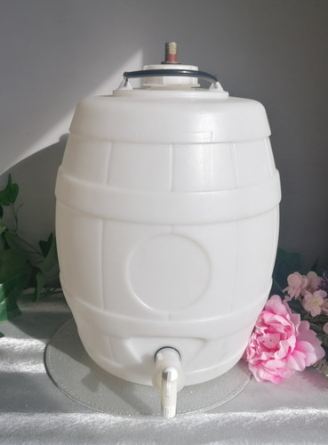 White gallon pints - 5, 40
