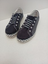 Clarks Girls Canvas Trainers size 2.5 F in Navy Blue no laces required BRAND NEW