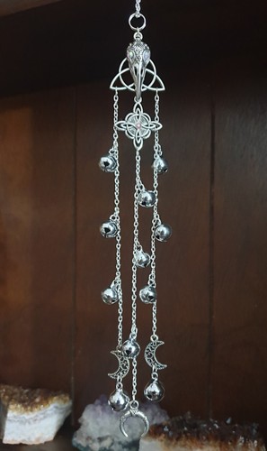 Witch knot triple moon - knot,